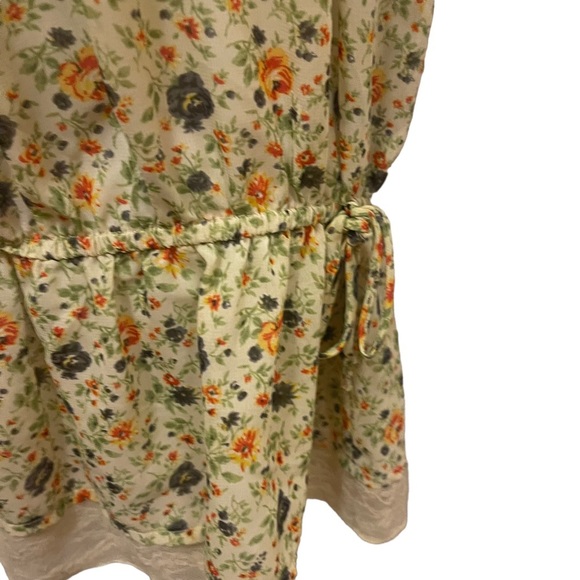 Lilly Lou Floral Designed Top Size Large - Picture 4 of 8